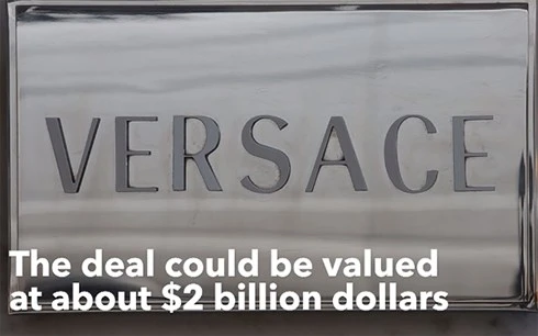 Michael Kors thâu tóm Versace với giá 2,2 tỷ USD.
