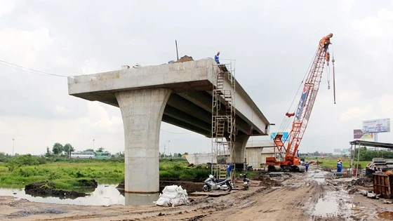 Điểm đầu của cao tốc Trung Lương - Mỹ Thuận tại nút giao thông Thân Cửu Nghĩa (Tiền Giang). Ảnh: TUẤN QUANG