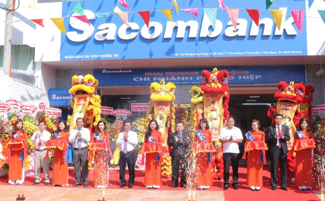 Sacombank khai trương hoạt động chi nhánh Phụng Hiệp