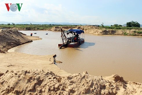 Dân kêu trời vì đại công trường khai thác cát trên sông Ba tại Phú Yên
