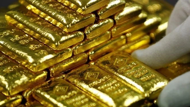 Giá vàng châu Á rơi xuống mức thấp trong một tháng qua
