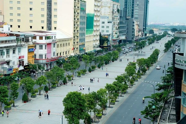 Quận 1 đề xuất cấm xe lưu thông vào đường Nguyễn Huệ tất cả các ngày