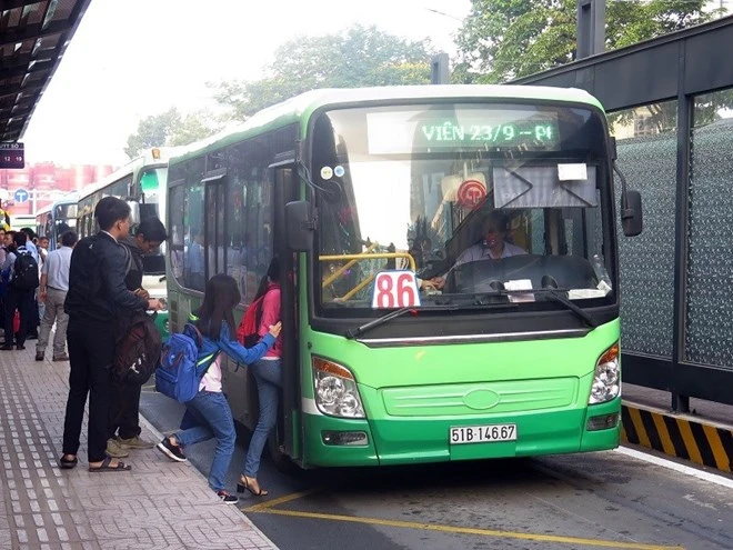 TPHCM thí điểm thẻ xe buýt thông minh trên 9 tuyến