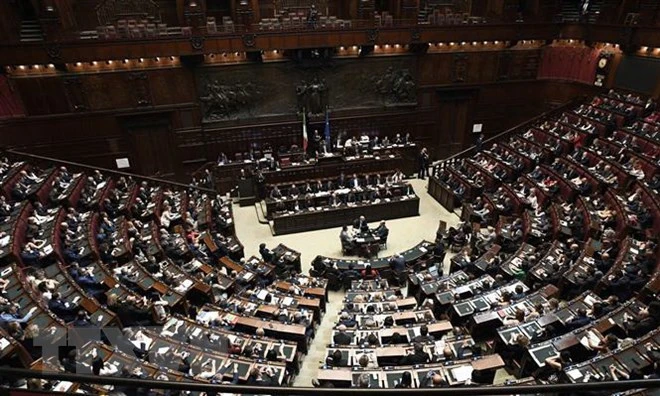 Chính phủ Italy vượt qua bỏ phiếu tín nhiệm về kế hoạch ngân sách