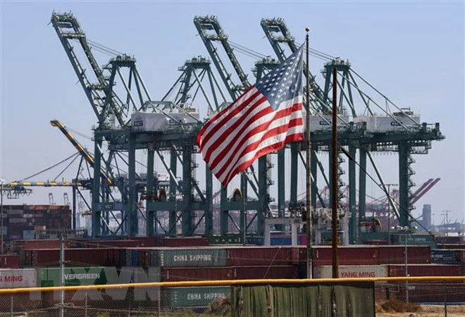 Các container hàng hóa của Trung Quốc tại Cảng Long Beach, ở Los Angeles, Mỹ ngày 29/9/2018. (Nguồn: AFP/TTXVN)