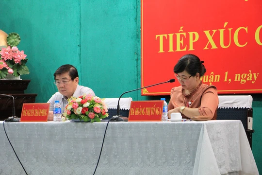 Chủ tịch UBND TPHCM Nguyễn Thành Phong tiếp xúc cử tri quận 1