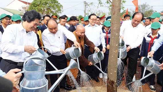 Thủ tướng Nguyễn Xuân Phúc dự Lễ phát động “Tết trồng cây đời đời nhớ ơn Bác Hồ” năm 2019. Ảnh: TTXVN