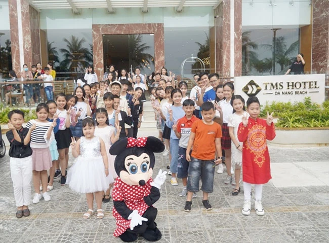 Đông đảo thí sinh nhí có mặt tại TMS Hotel Da Nang Beach tham gia tuyển sinh.