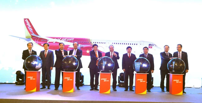 (ĐTTCO) – Hôm nay tại Bắc Kinh (Trung Quốc), Thủ tướng Nguyễn Xuân Phúc và đại diện lãnh đạo cấp cao của Việt Nam và Trung Quốc đã tham dự và chúc mừng Vietjet tại Lễ kỷ niệm 5 năm mở đường bay đến Trung Quốc. 