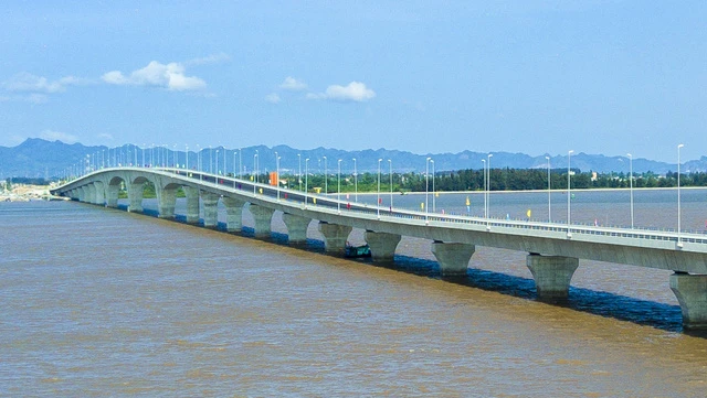 Cầu Đình Vũ-Cát Hải là cầu vượt biển dài nhất Đông Nam Á