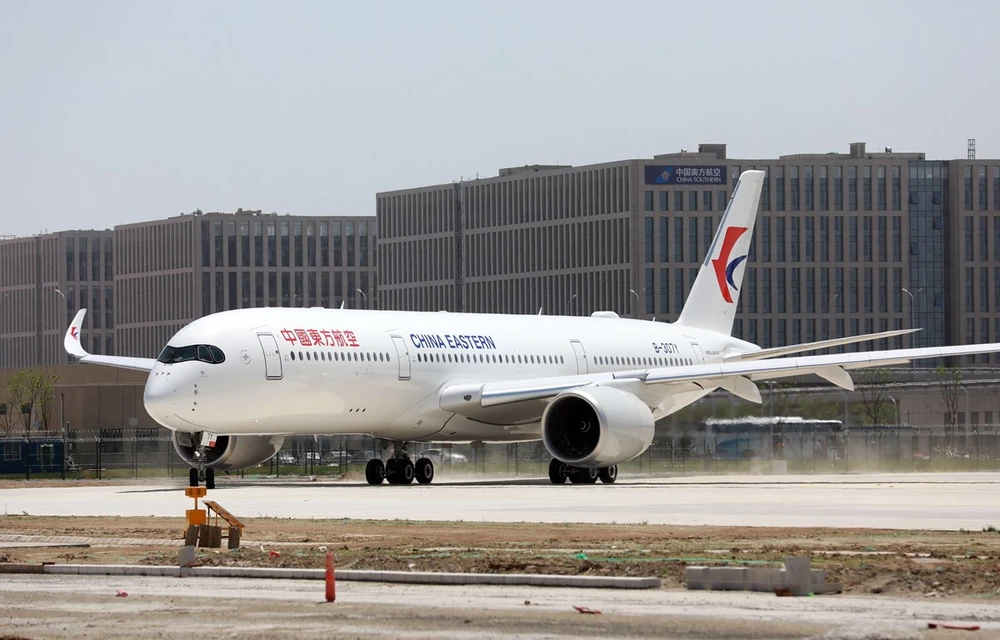 Máy bay của hãng hàng không Trung Quốc China Eastern Airlines tại sân bay quốc tế Daxing ở Bắc Kinh, Trung Quốc, ngày 13/5/2019. (Ảnh: AFP/TTXVN)