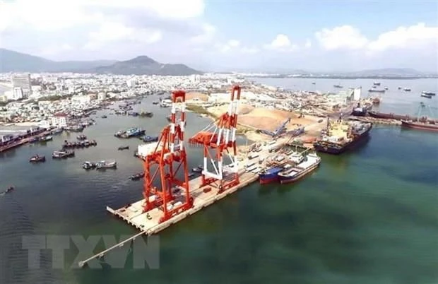 Cầu cảng bốc xếp container của cảng Quy Nhơn. (Ảnh: Nguyên Linh/TTXVN)