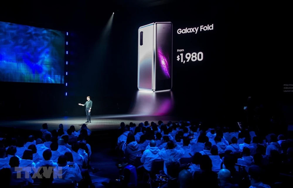 Mẫu điện thoại gập Galaxy Fold của Samsung được giới thiệu tại San Francisco, California, Mỹ, ngày 20/2 vừa qua. (Ảnh: AFP/TTXVN