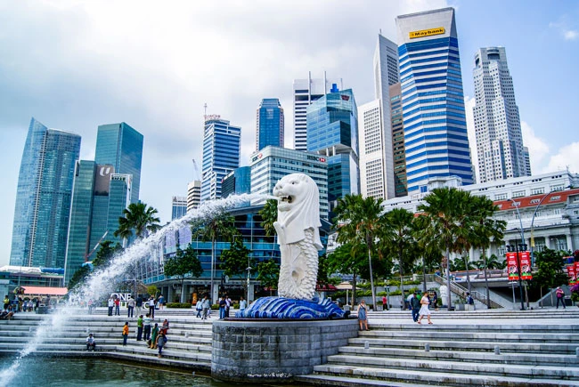 Singapore sẽ trải qua sự suy giảm mạnh nhất, với mức tăng trưởng GDP giảm từ 3,1% năm 2018 xuống 1,9% năm 2019. 