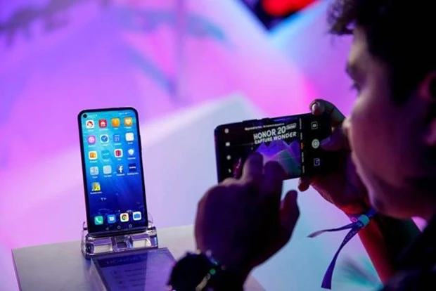 Mẫu điện thoại thông minh mới nhất Honor 20 của Huawei. (Nguồn: AFP)