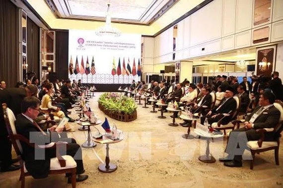 Cuộc gặp giữa Lãnh đạo Cấp cao ASEAN với Hội đồng tư vấn kinh doanh ASEAN (ASEAN-BAC) ngày 22-6-2019. Ảnh: TTXVN