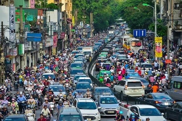 Giao thông của Hà Nội ở nhiều tuyến phố gần như bị tê liệt, nhất là vào giờ cao điểm. (Ảnh: PV/Vietnam+)