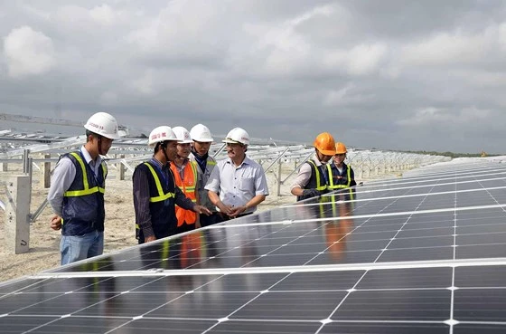 Hàng loạt nhà máy điện mặt trời tại Quảng Trị chuẩn bị phát điện hòa vào lưới điện quốc gia. Ảnh: VĂN THẮNG