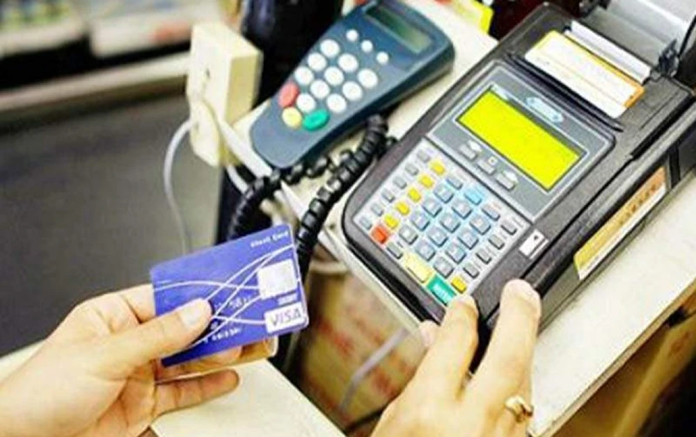 NHNN cấm rút tiền mặt tại POS đơn vị chấp nhận thẻ