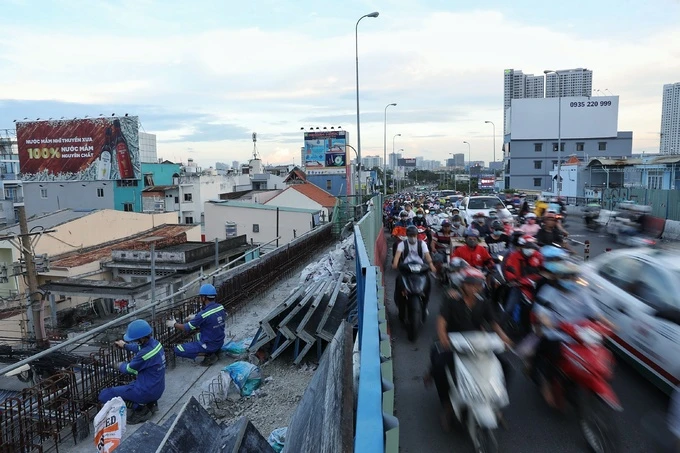 Cầu Kênh Tẻ - nút thắt kẹt xe ở Sài Gòn