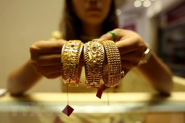Trưng bày đồ trang sức bằng vàng tại cửa hàng kim hoàn ở Yangon, Myanmar ngày 19/9. (Nguồn: THX/TTXVN)