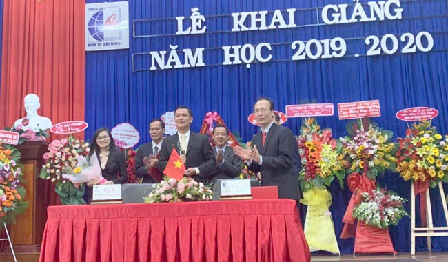 Lễ ký kết hợp tác toàn diện giữa Trường Cao đẳng Kinh tế Đối ngoại TPHCM và Khách sạn Bến Thành (Rex Hotel Saigon). 