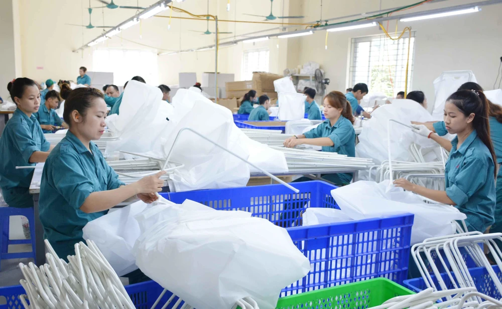 ADB: Việt Nam dẫn đầu ASEAN về việc làm cho lao động nữ