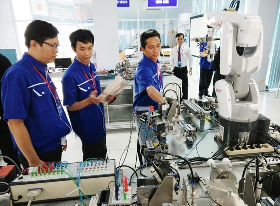 Xưởng thực hành tự động hóa và triển khai dự án của JICA về khảo sát nhu cầu đào tạo công nghệ robot Nhật Bản tại Trung tâm Đào tạo Khu Công nghệ cao TPHCM