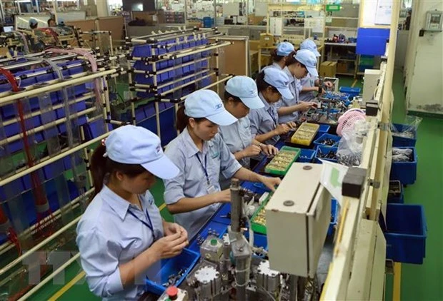 Hoạt động sản xuất tại Công ty TNHH Công nghiệp Minda Việt Nam (khu công nghiệp Bình Xuyên). (Ảnh: Hoàng Hùng/TTXVN)
