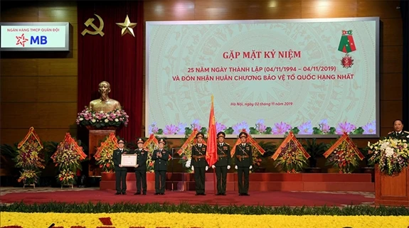 MB đón nhận Huân chương Bảo vệ Tổ quốc hạng Nhất