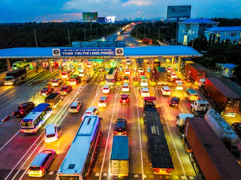 Most BOT projects are focused on transport infrastructure. They must collect fees to service for their debts. Photo: HOANG HUNG