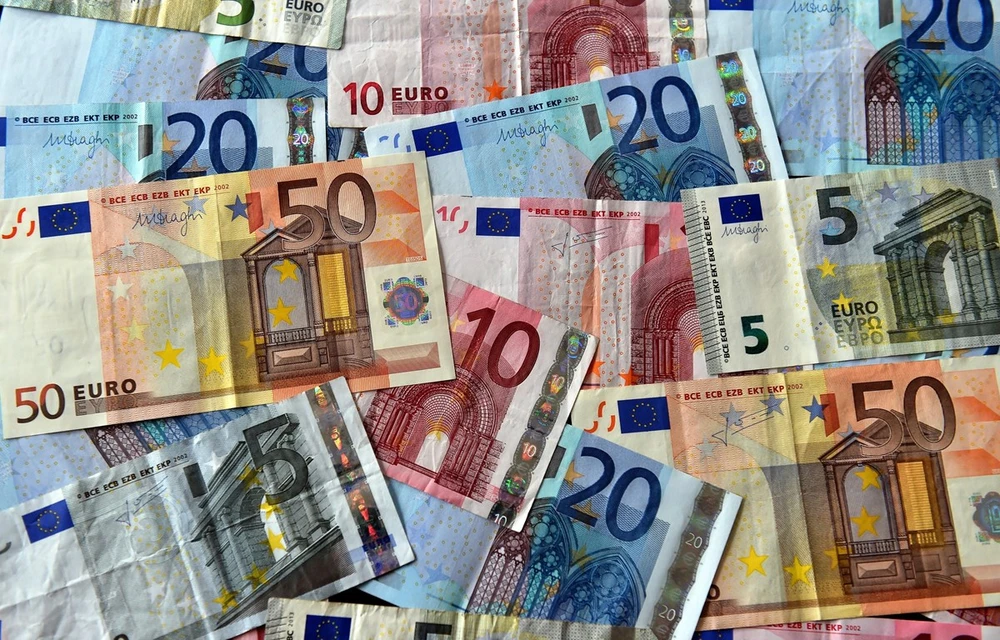 ECB kêu gọi mở rộng bộ công cụ chính sách tiền tệ