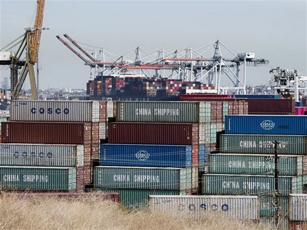 Hàng hóa từ Trung Quốc và các nước châu Á được xếp tại cảng Long Beach, California, Mỹ, ngày 14/9/2019. (Nguồn: AFP/TTXVN)