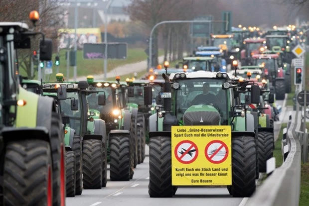 Đức: Nông dân phong tỏa Berlin, phản đối chính sách nông nghiêp