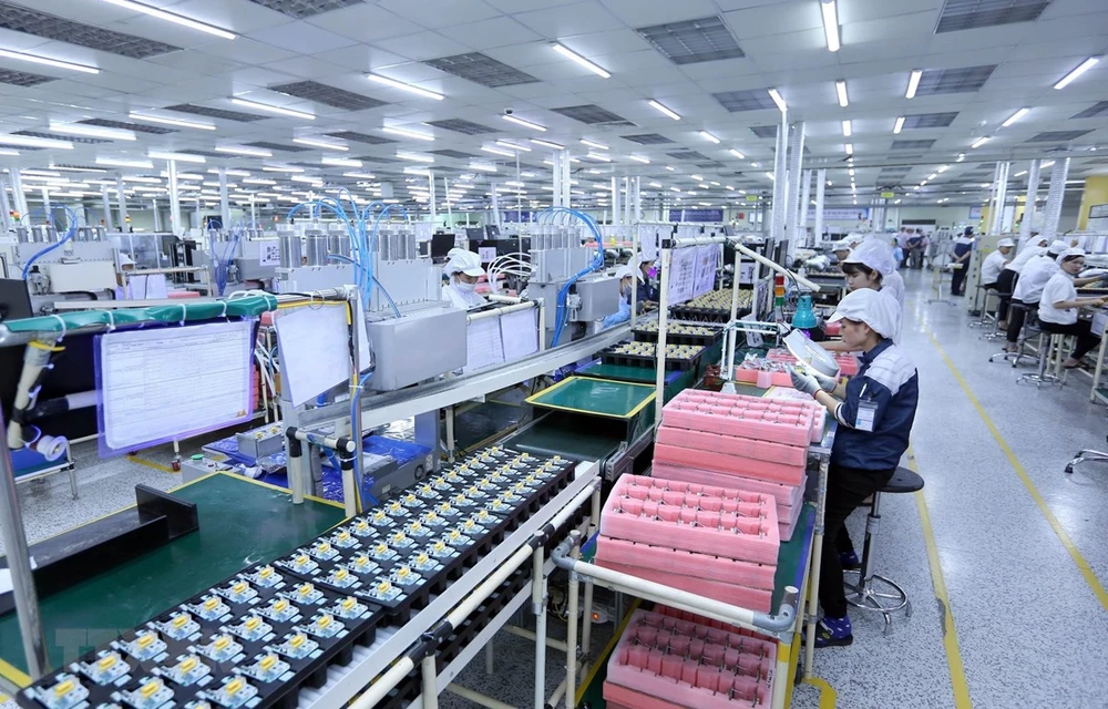 Dây chuyền sản xuất bản mạch điện tử tại Công ty TNHH Nexcon Việt Nam, vốn đầu tư của Hàn Quốc tại Bắc Ninh. (Ảnh: Danh Lam/TTXVN)
