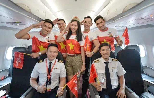 Vietjet miễn phí bay 1 năm người thân gia đình 2 đội bóng Việt Nam vô địch 