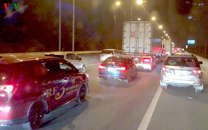 Cao tốc TP HCM- Long Thành- Dầu Giây thường xuyên kẹt xe vào cuối tuần.
