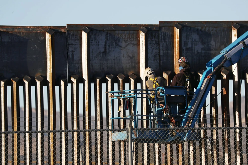 Tổng thống Mỹ đề xuất 2 tỷ USD xây tường biên giới