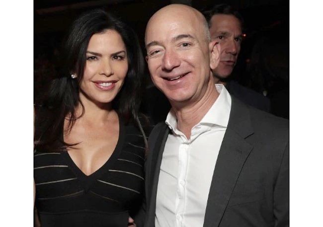 Ông chủ Amazon Jeff Bezos và bạn gái Lauren Sanchez