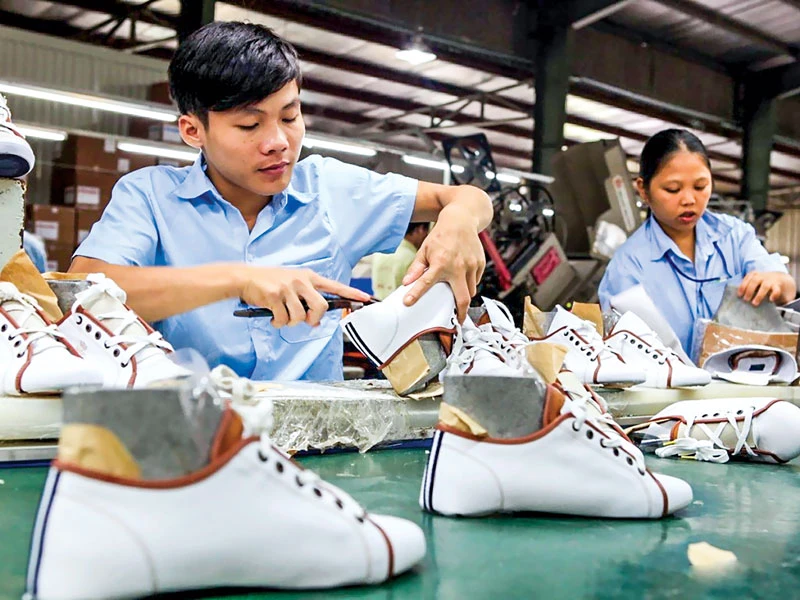 The leather and footwear industry will face difficulties when running out of raw materials in early April.