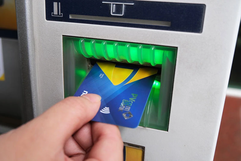 Thẻ chip nội địa đáp ứng đầy đủ các yếu tố kỹ thuật về an toàn, bảo mật theo tiêu chuẩn quốc tế EMV, hạn chế các rủi ro về gian lận, giả mạo trong thanh toán thẻ.