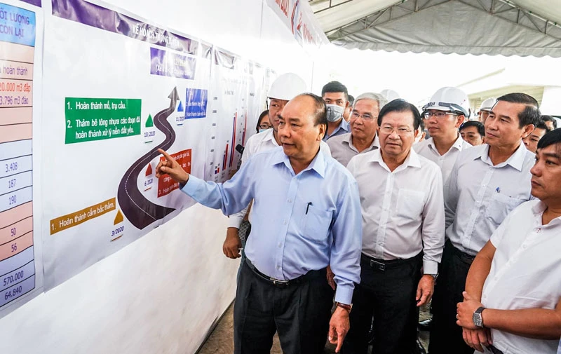 Prime Minister Nguyen Xuan Phuc checks the progress of Trung Luong-My Thuan Expressway Project.