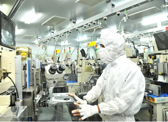 Sản xuất linh kiện điện tử tại Công ty MTEX (Nhật Bản) trong Khu chế xuất Tân Thuận, TPHCM. Ảnh: CAO THĂNG