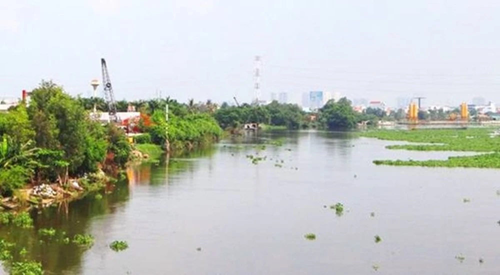 Xây dựng bờ kè chống sạt lỡ bờ tả sông Sài Gòn