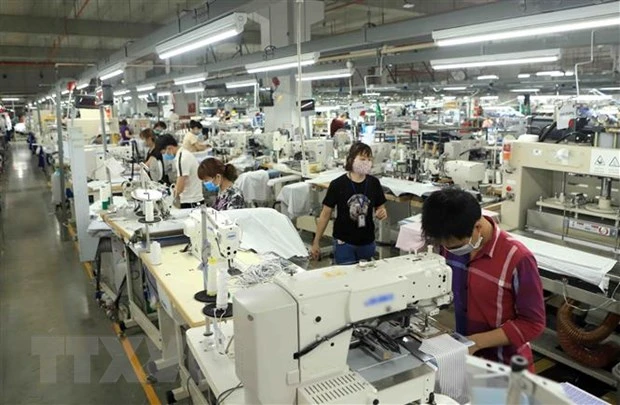 Dây chuyền sản xuất hàng may mặc Việt Nam tại khu công nghiệp Bá Thiện 2, huyện Bình Xuyên, tỉnh Vĩnh Phúc. (Ảnh: Hoàng Hùng/TTXVN)