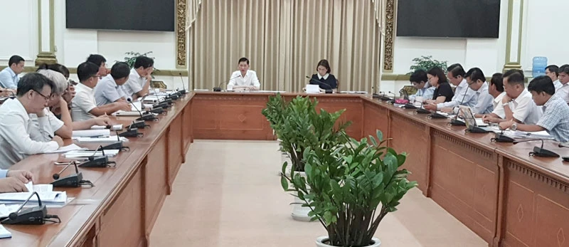 Phó Chủ tịch UBND TPHCM Trần Vĩnh Tuyến chủ trì cuộc họp với các sở ngành, quận huyện về tình hình kế hoạch giải ngân đầu tư công. 