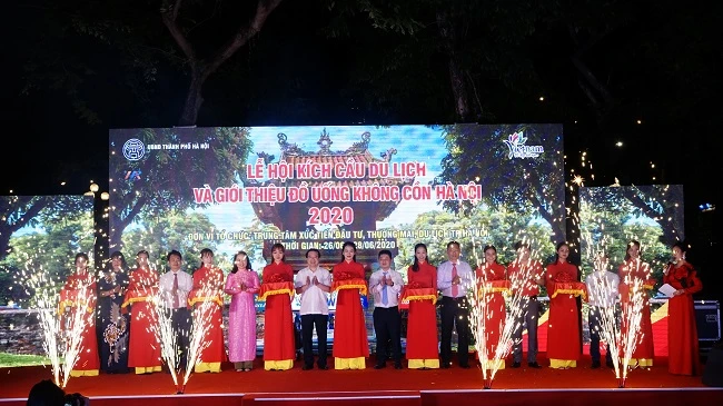 Hàng nghìn người dân Hà Nội tham dự Vietnam Airlines Festa tháng 6