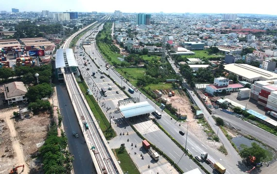 Tuyến metro Bến Thành - Suối Tiên qua quận Thủ Đức. Ảnh: CAO THĂNG