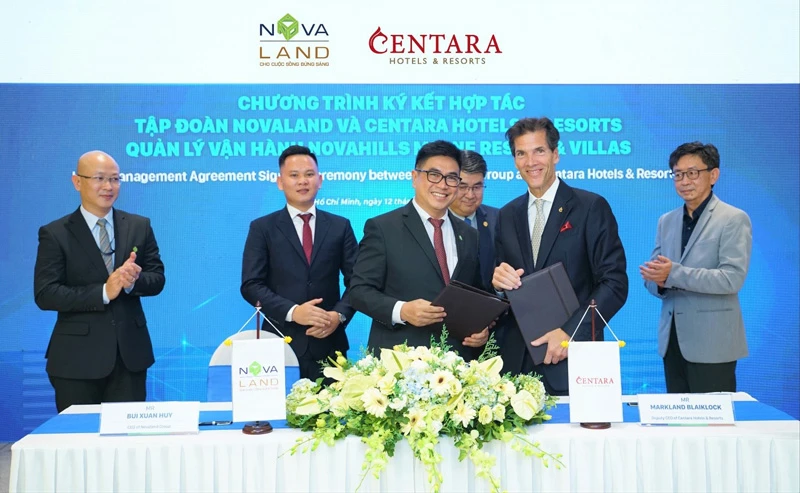 Đại diện của Tập đoàn Novaland và Centara Hotels & Resorts tại buổi ký kết hợp tác.