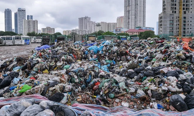 Hà Nội: Làm rõ trách nhiệm để xảy ra ùn ứ rác thải